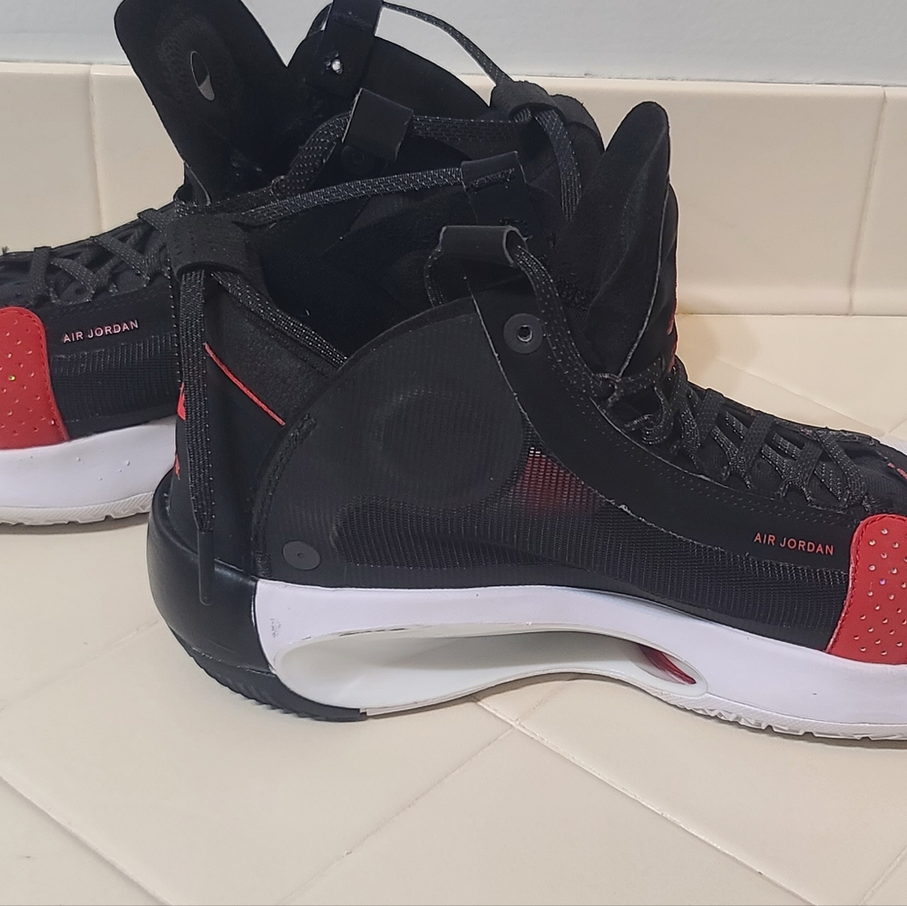 Air Jordan XXXIV 34 White University Red Black Chicago Men's Size 11 - Picture 4 of 11